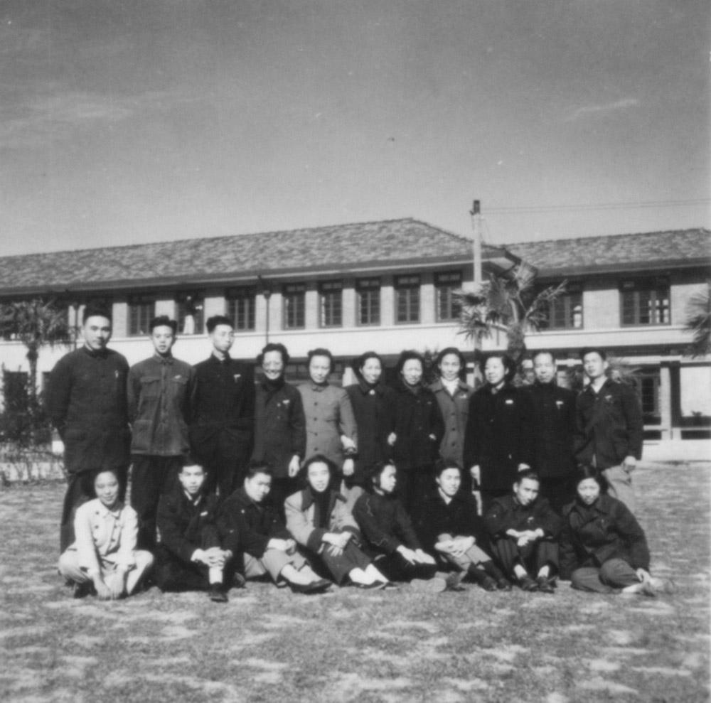 1953年少年班的教职工合影（1）