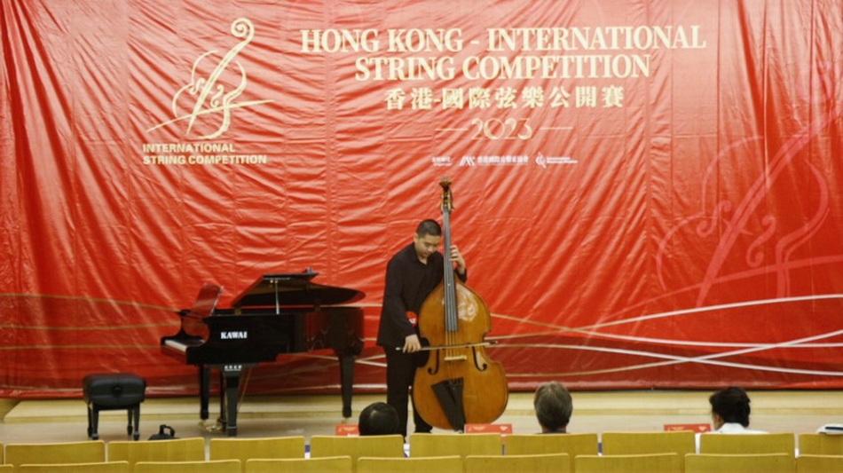 喜报 上音附中学生陈辰获2023年香港国际弦乐公开赛低音提琴少年组总决赛一等奖！